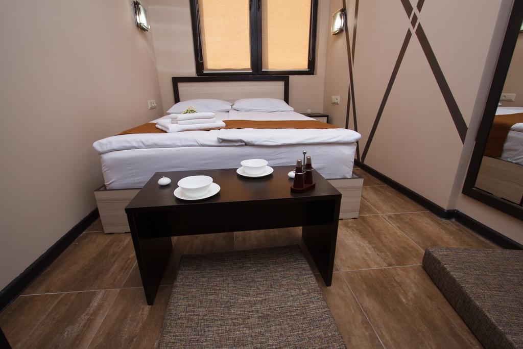 Wow Guest House In Apartment 141 Erivan Dış mekan fotoğraf